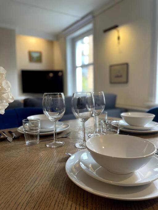 Old School Grandma London Experience ! Apartment ภายนอก รูปภาพ