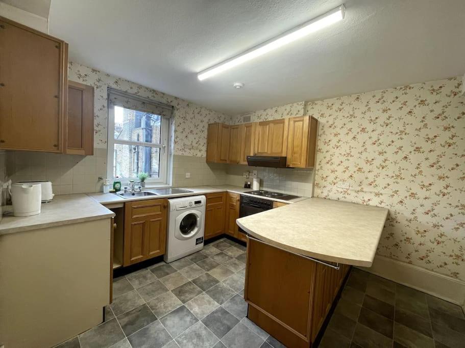 Old School Grandma London Experience ! Apartment ภายนอก รูปภาพ
