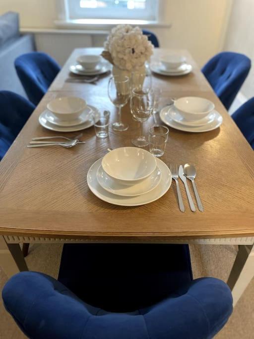 Old School Grandma London Experience ! Apartment ภายนอก รูปภาพ