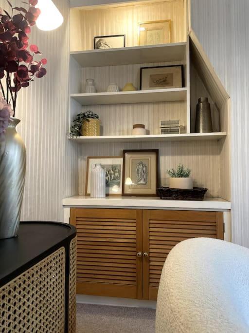 Old School Grandma London Experience ! Apartment ภายนอก รูปภาพ