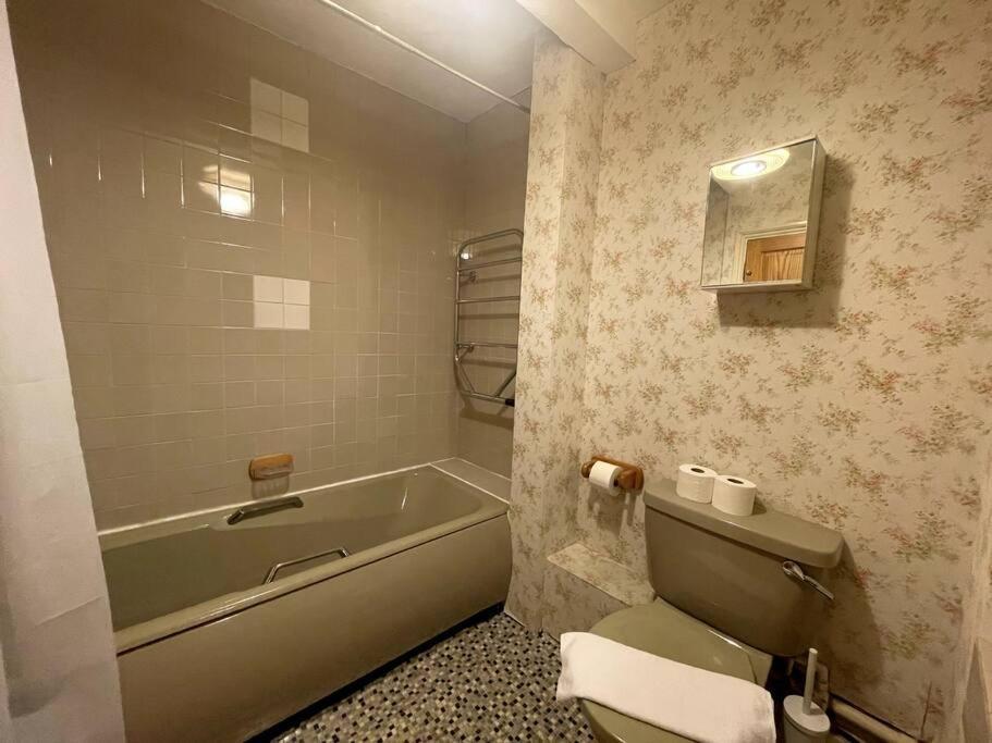 Old School Grandma London Experience ! Apartment ภายนอก รูปภาพ